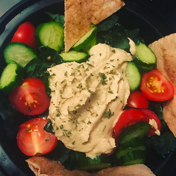 5 Minute Peta Bread And Hummus Lunch
